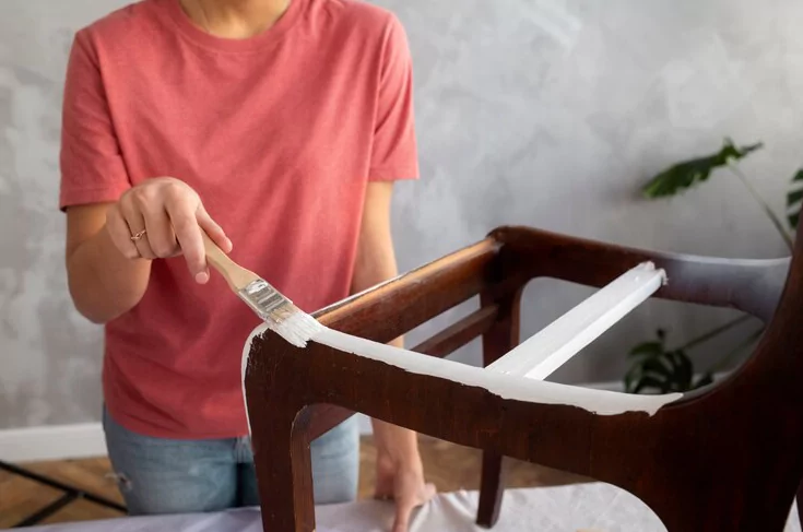 Mengecat Furniture Lama Bisa Ubah Suasana Rumah, Yuk Coba