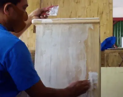Plamir Kayu Warna Putih yang Bagus untuk Finishing Solid