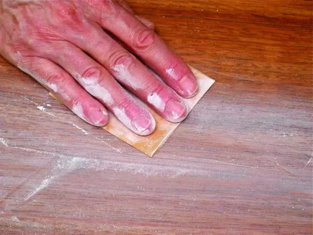 pengamplasan kayu